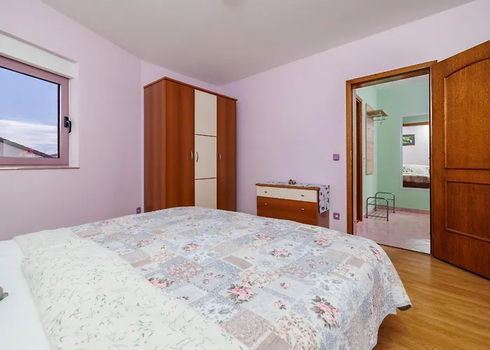 Apartments Djusi