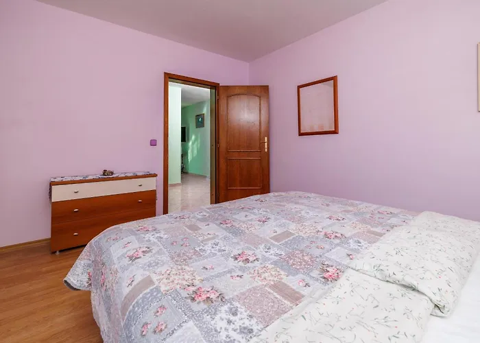 Apartments Djusi