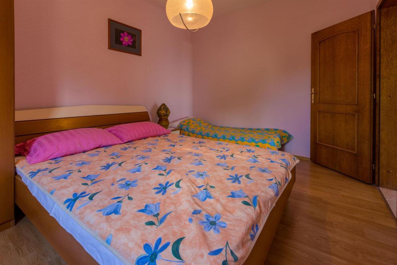 Apartment Djusi *