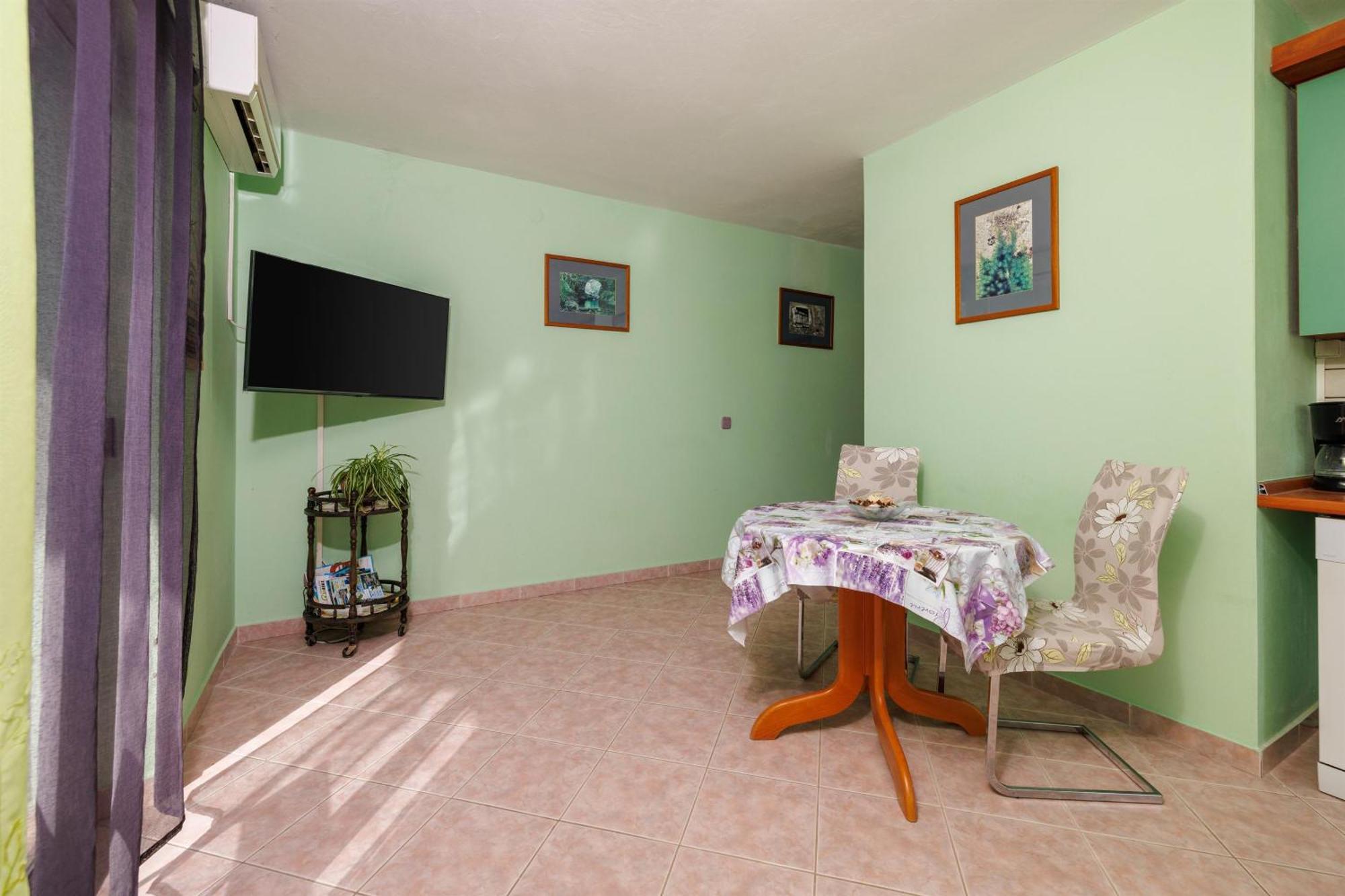 Djusi Apartment *