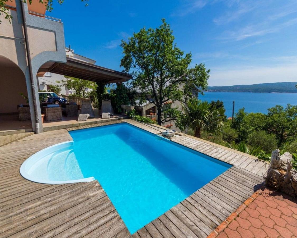 Apartament Djusi *