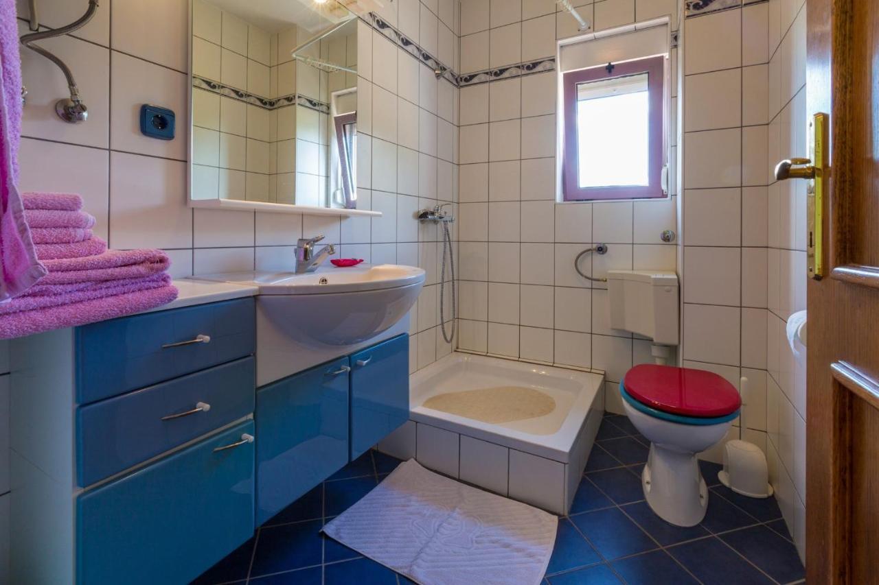 Apartament Djusi *
